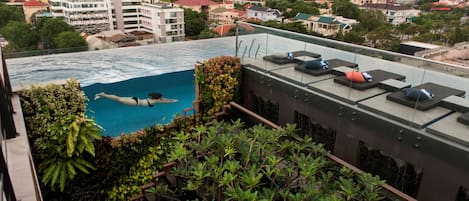 Outdoor pool, pool umbrellas, sun loungers