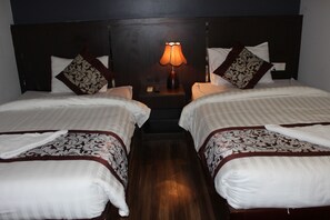 Minibar, in-room safe, desk, free WiFi - The View Point Hotel (Phnom Penh)