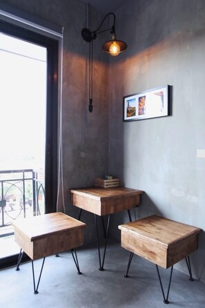 Dobbeltrom – deluxe | Bad | Dusj, regndusjhode, toalettartikler (inkludert) og hårføner