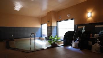 Indoor spa tub