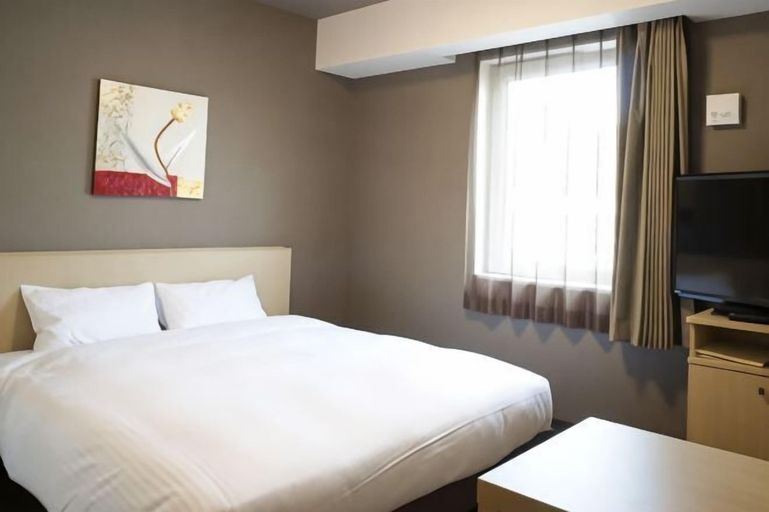 واي فاي مجانًا وملاءات أسرّة