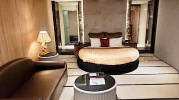 Business Double Room(Check-in time:18:00, Public Parking) | Premium bedding, minibar, free WiFi, bed sheets