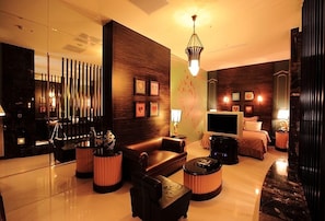 Premium bedding, minibar, free WiFi, bed sheets