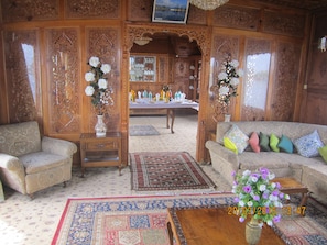 Executive lounge - Zaffer Group of Houseboats (Srinagar)