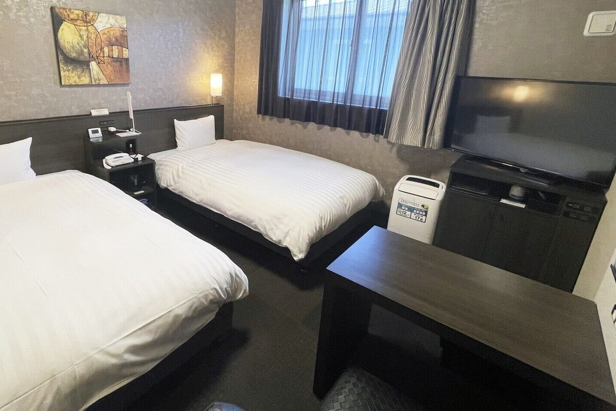 Desk, WiFi (free), bed sheets