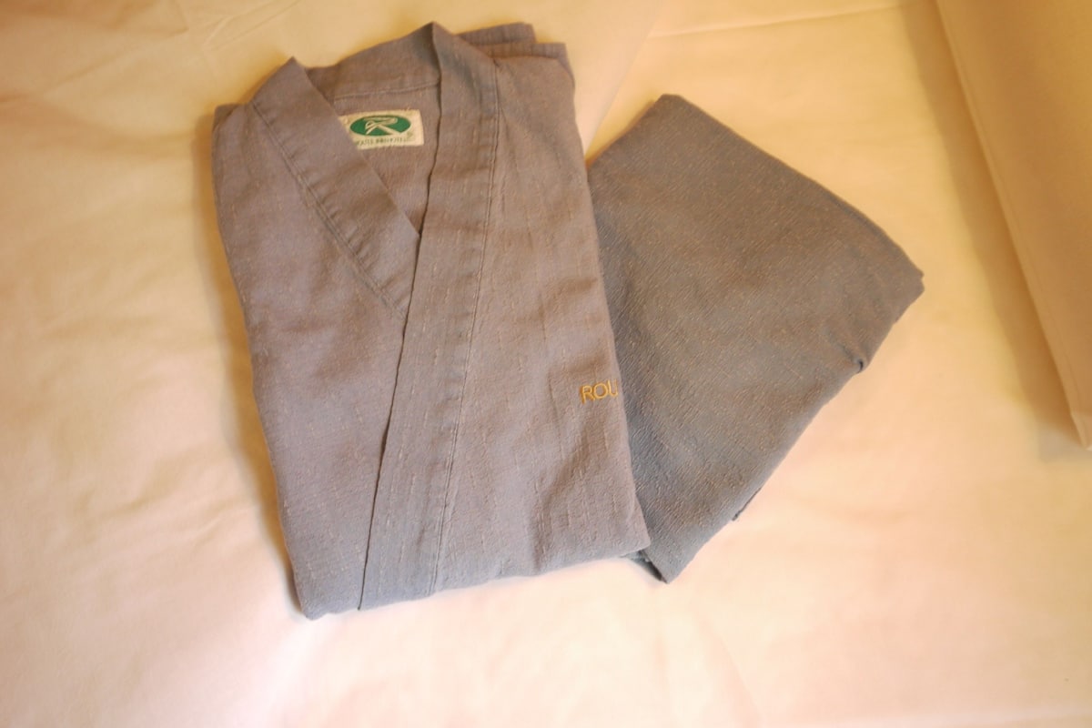 Meja kerja, Wi-Fi gratis, dan seprai linen