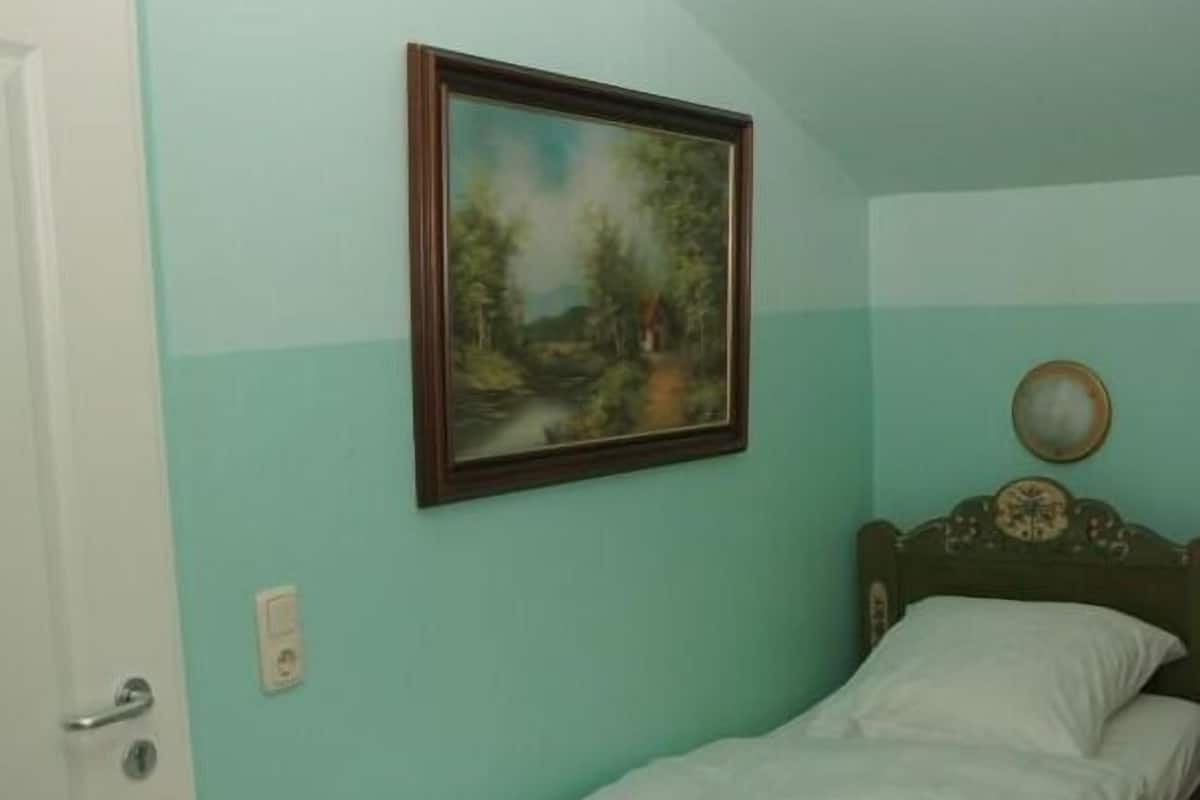 Chambre Simple Économique, salle de bains commune | Bureau, Wi-Fi gratuit