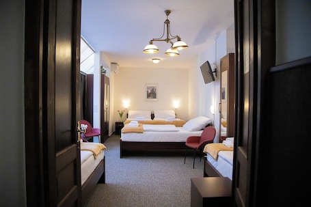 Classic Room, Ensuite, Courtyard View | 2 bedrooms, in-room safe, free WiFi, bed sheets