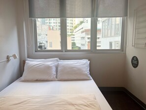 Double Room, Shared Bathroom - Movylodge Hostel (Bangkok)