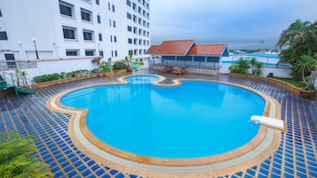 Outdoor pool, sun loungers