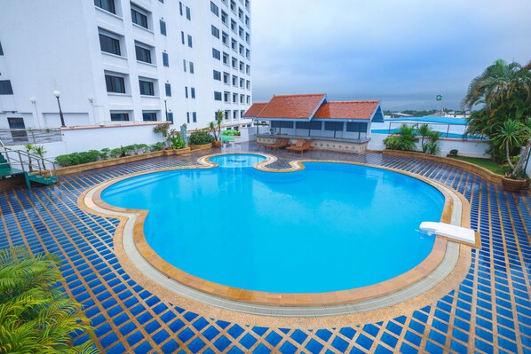 Outdoor pool, pool loungers