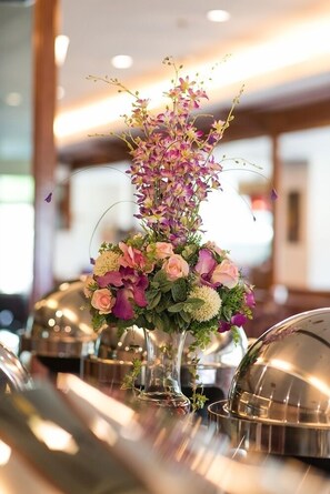 A floral centerpiece on a table with a reflective dome cover. - KP Grand Hotel Chanthaburi (Chanthaburi)
