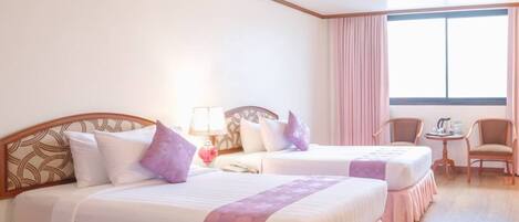 Deluxe Twin Room | In-room safe, desk, free WiFi