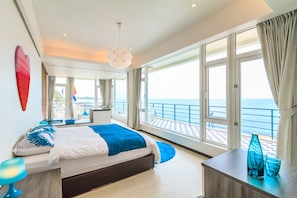 The Heart or Ocean Honeymoon Room