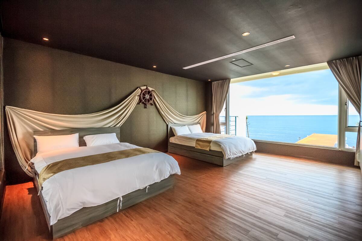 Pirates of the Caribbean Party Room