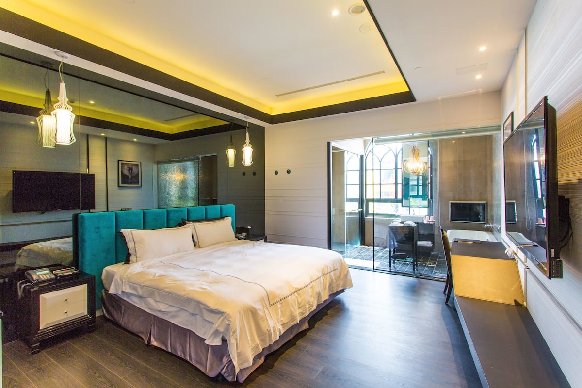 1 bedroom, premium bedding, minibar, individually decorated