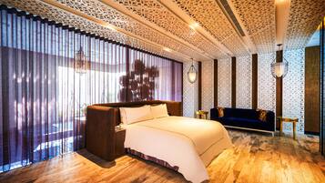 Premium bedding, minibar, individually decorated, individually furnished