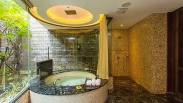 Jetted tub