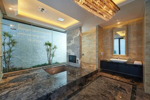 Premium bedding, minibar, individually decorated, individually furnished - Villa ballet (Taichung)