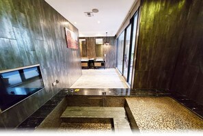 Deluxe Double Room | Bathroom