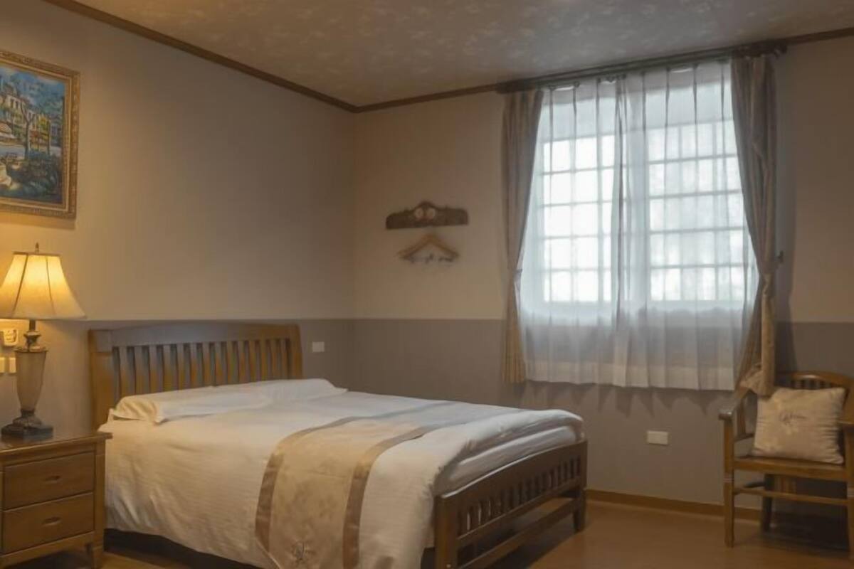 Blackout curtains, soundproofing, free WiFi, bed sheets