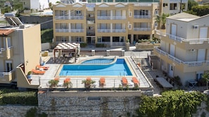 Front of property - Sunrise Studios & Apartments (Rethymno)