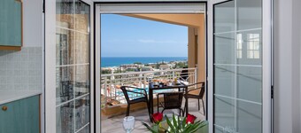 Sunrise Studios & Apartments