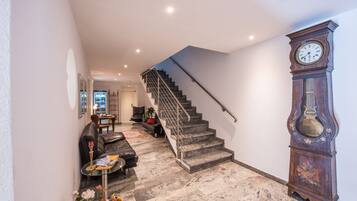 Check-in/check-out kiosk