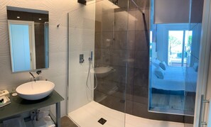 Douche, serviettes fournies