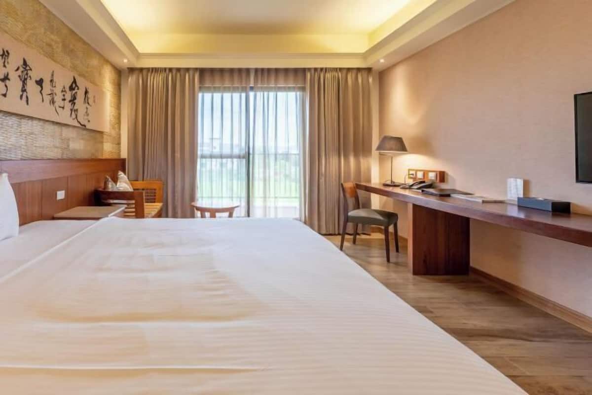 Premium bedding, down duvets, blackout curtains, free WiFi