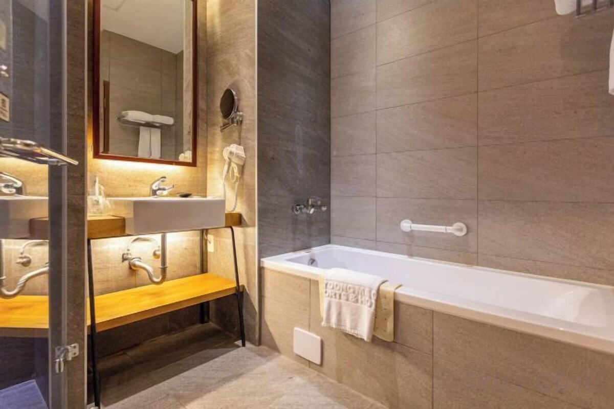 Bathroom | Separate tub and shower, hair dryer, towels, shampoo