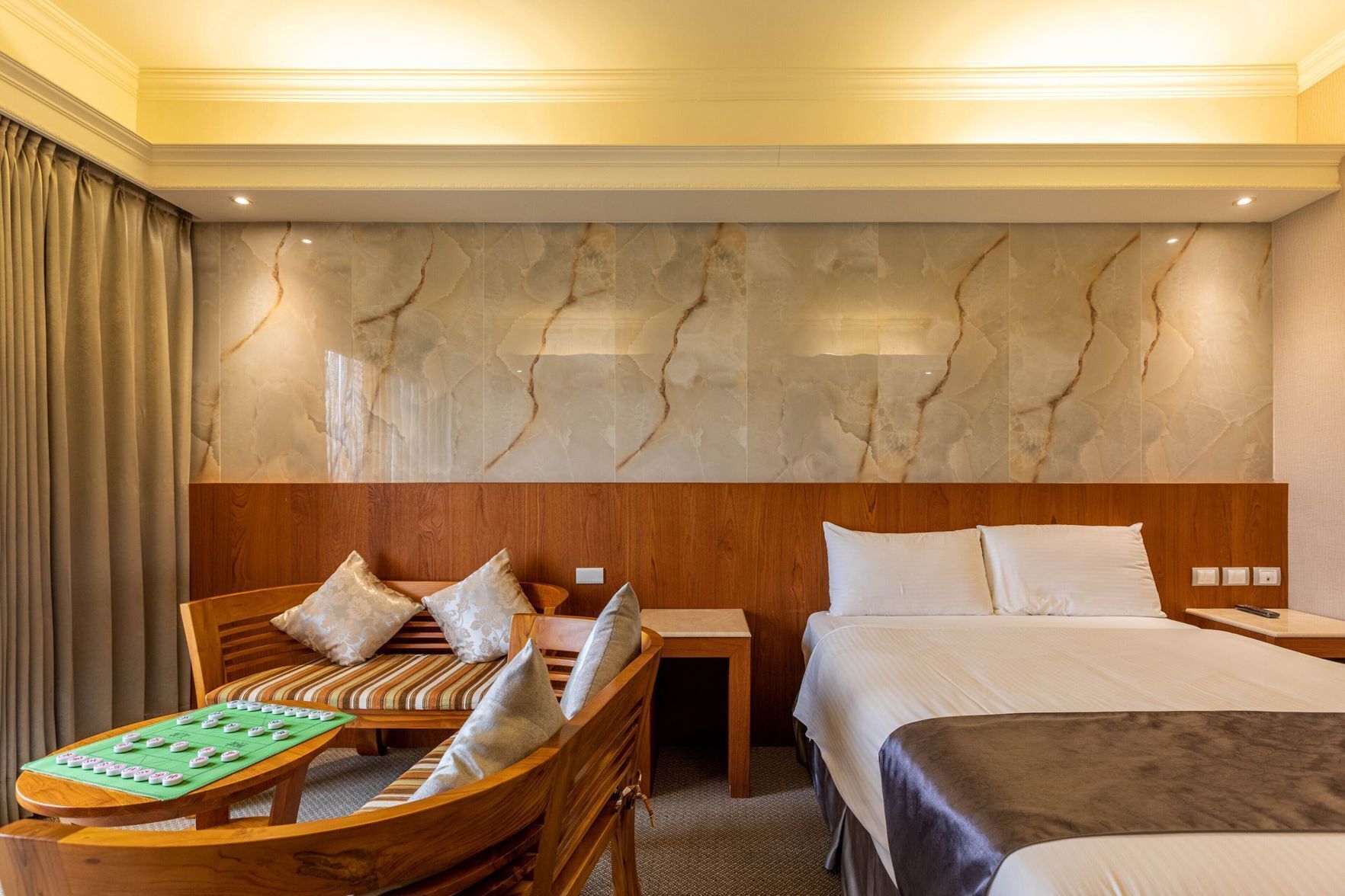 Sengetøy av topp kvalitet, dundyner og blendingsgardiner