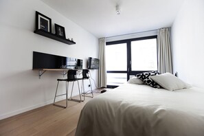 Basic Studio, 1 Double Bed, Non Smoking | Free WiFi, bed sheets