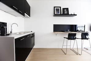 Basic Studio, 1 Double Bed, Non Smoking | Private kitchen | Fridge, microwave, oven, stovetop - Apartments Résidence Louise (Brussels)