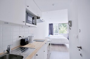 Basic Studio, 1 Double Bed, Non Smoking | Private kitchen | Fridge, microwave, oven, stovetop