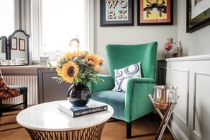 Habitación doble, 1 cama King size | Ropa de cama de alta calidad y caja de seguridad en la habitación 