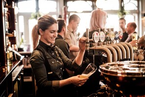 Bar (on property) - The Queen's Head (Kingston Upon Thames)