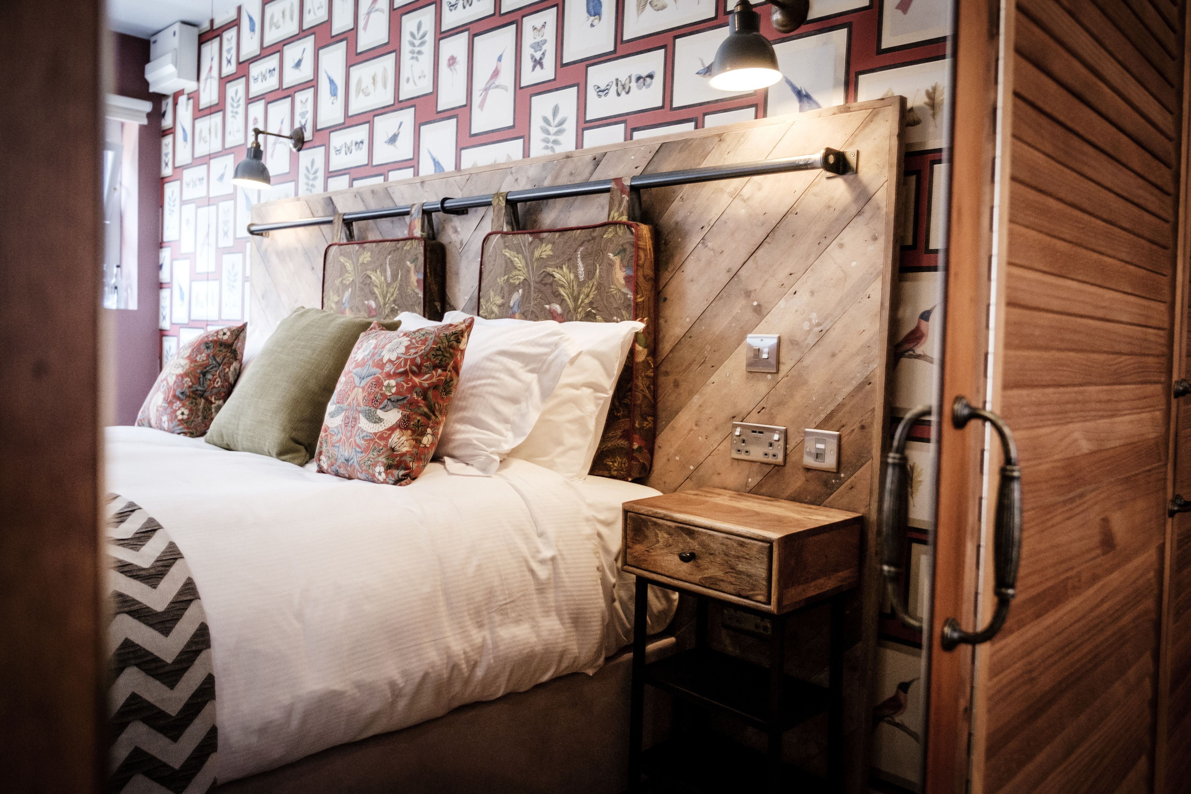 Comfy King or Twin Room | Premium bedding, in-room safe, desk, iron/ironing board