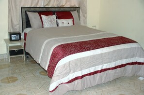 In-room safe, desk, iron/ironing board, free WiFi - Home Away Suites (Amrahia)
