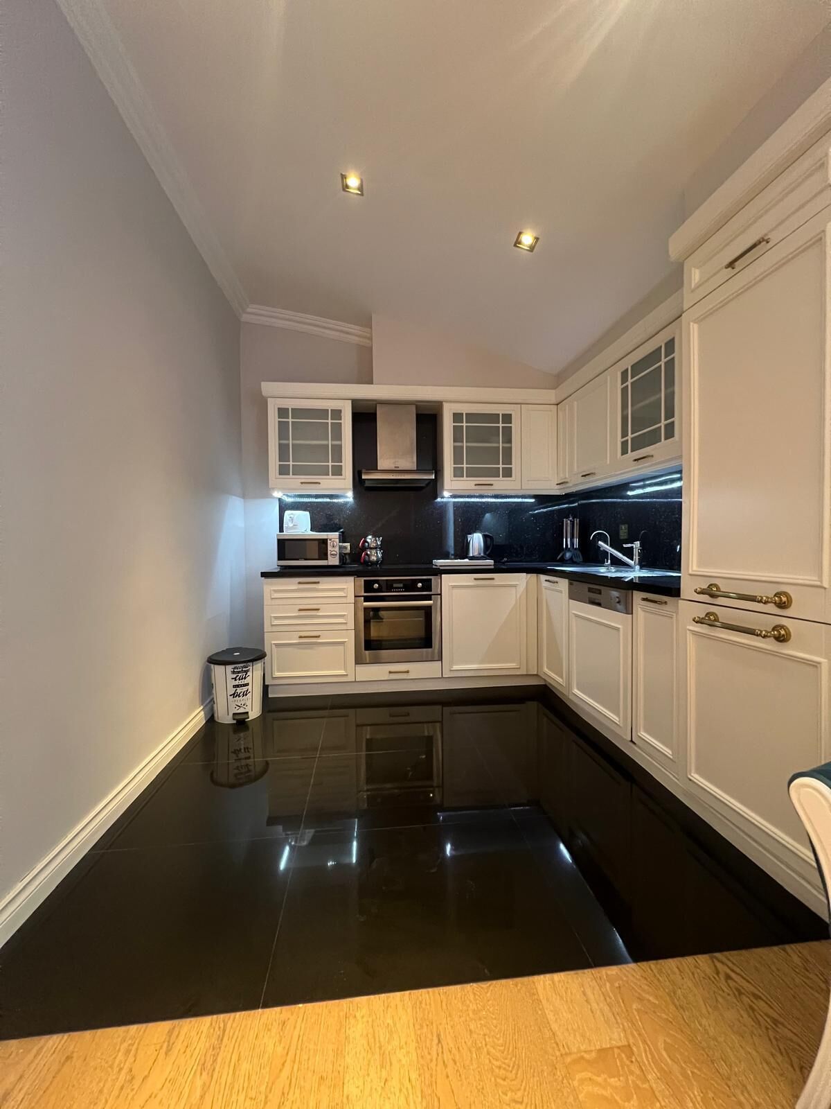 standard room, 1 king bed | in-room safe, soundproofing, iron/ironing board, free wifi