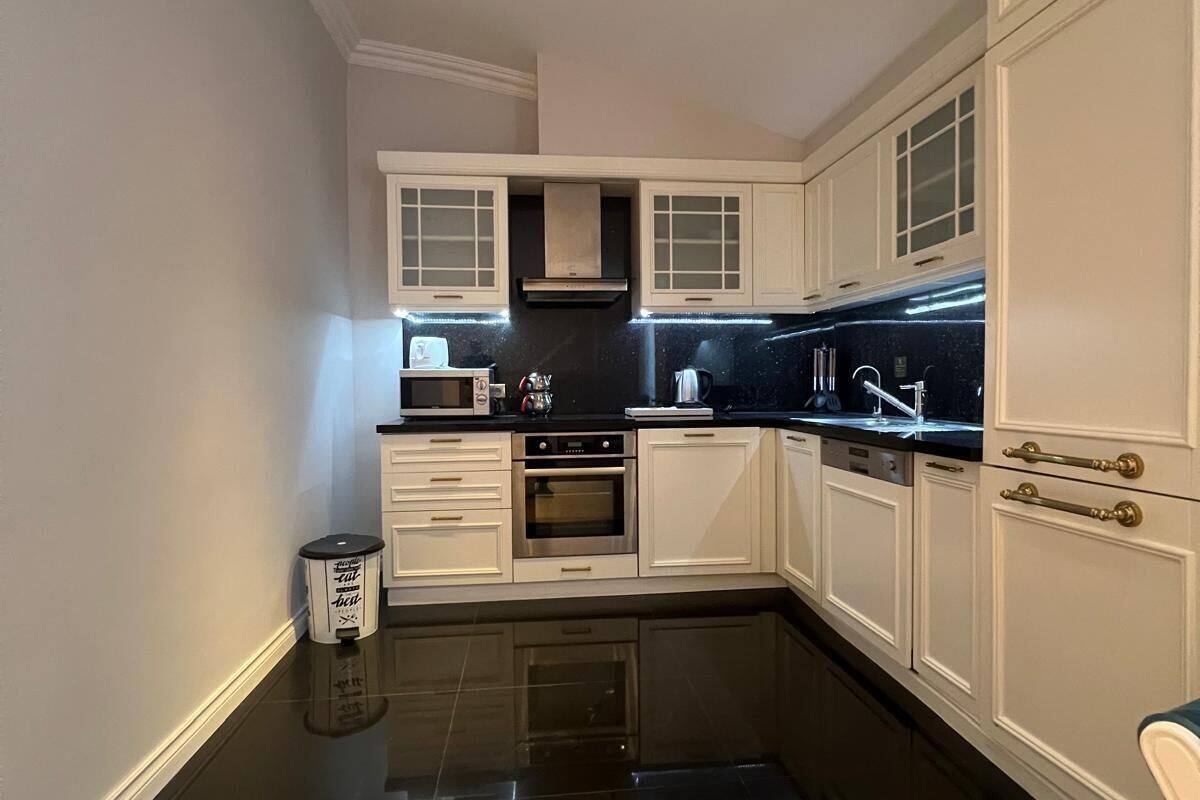 standard room, 1 king bed | in-room safe, soundproofing, iron/ironing board, free wifi