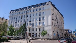 Front of property - Residence Okólnik Apartments (Warsaw)