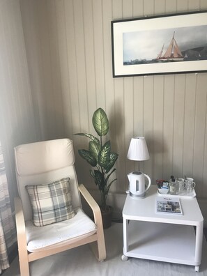 1 bedroom, in-room safe, soundproofing, free WiFi - The Wheatsheaf Hotel (Newport)