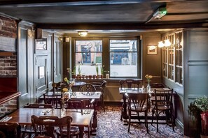 2 restaurants, breakfast, lunch, dinner served; British cuisine