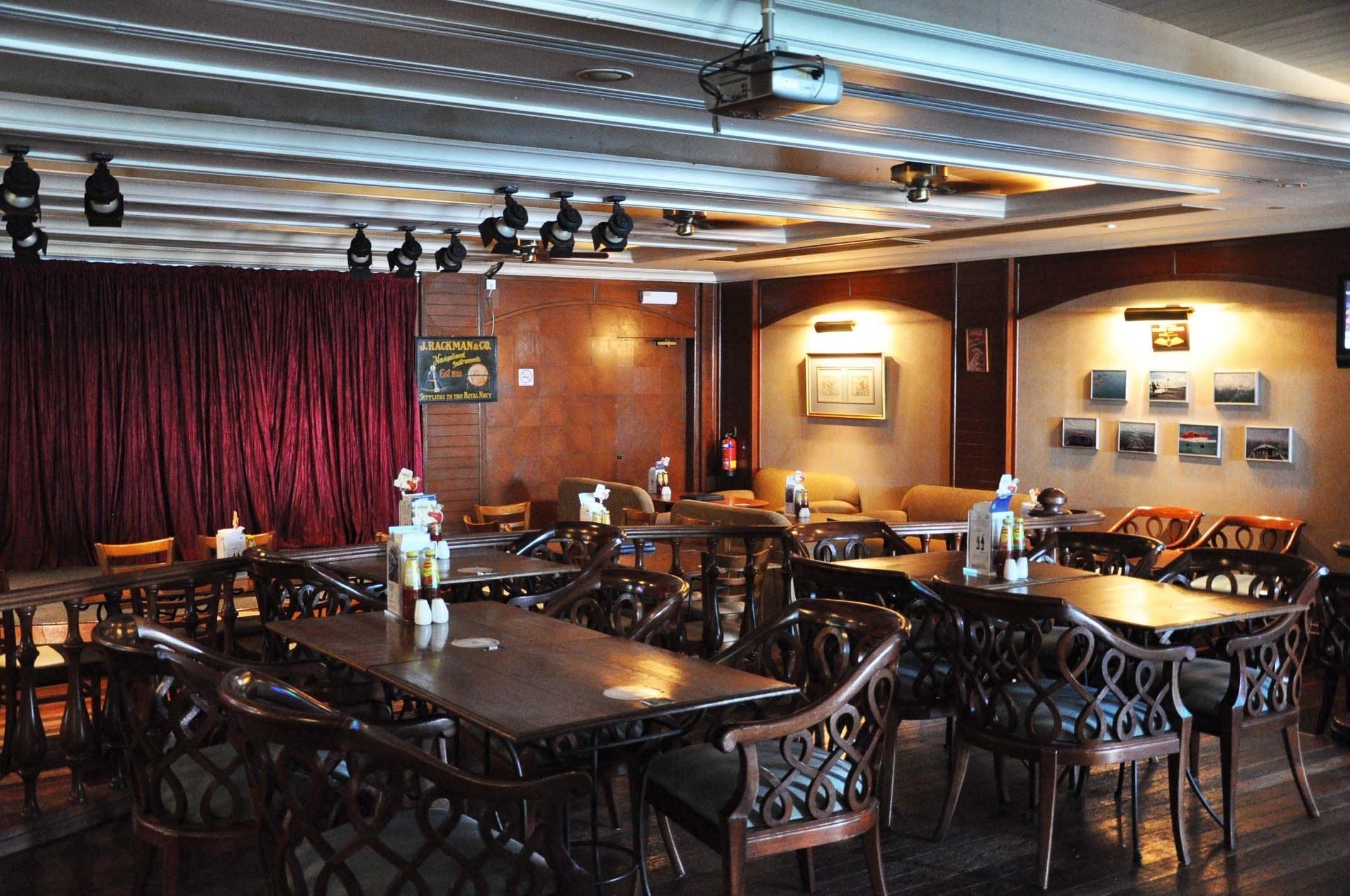 serves lunch and dinner