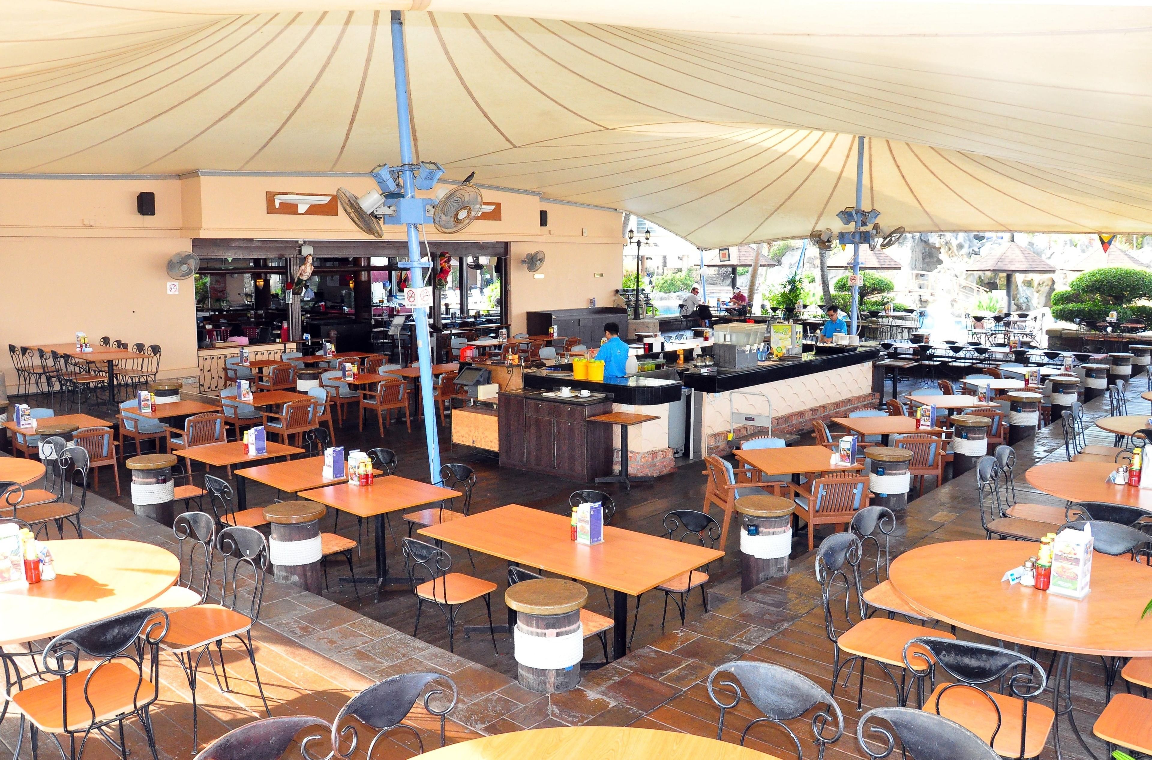 2 restaurants, breakfast, lunch, dinner served; international cuisine