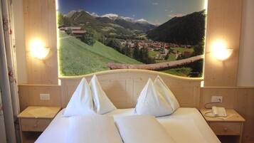 Traditional Double Room, Non Smoking, Balcony | Premium bedding, in-room safe, desk, blackout drapes