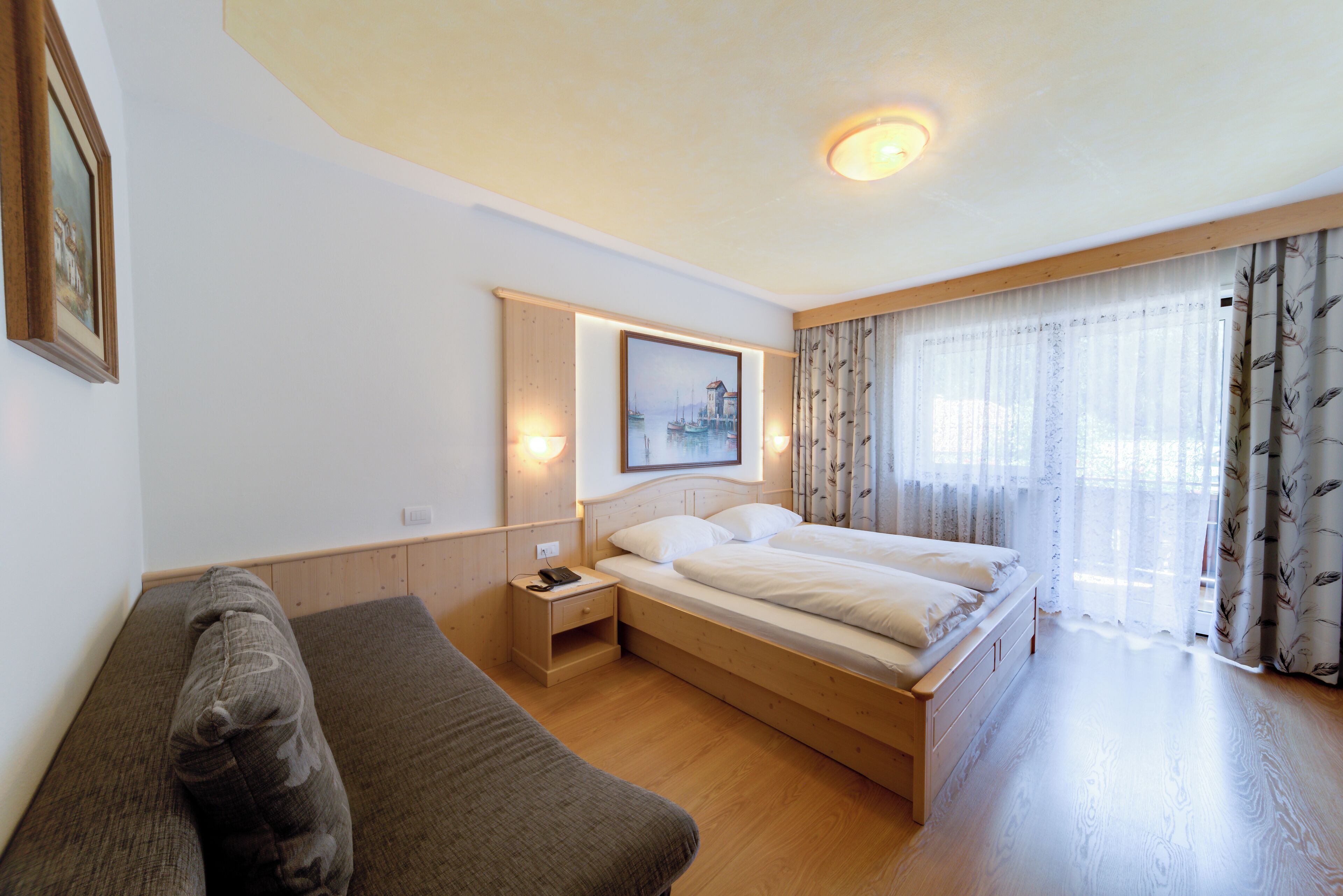 Premium bedding, in-room safe, desk, blackout curtains