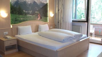 Premium bedding, in-room safe, desk, blackout curtains