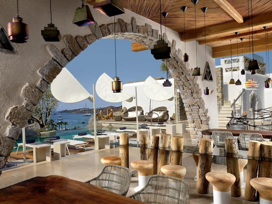 Bar junto a la piscina